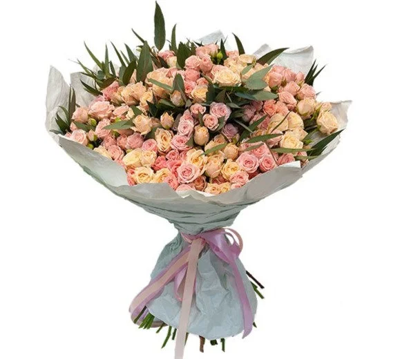 Букет из 51 кустовой розы с эвкалиптом