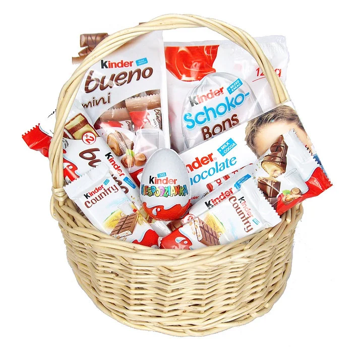 Корзина со сладостями «Киндер мини»