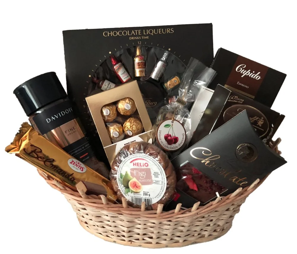 Корзина со сладостями "Конфеты в черном"