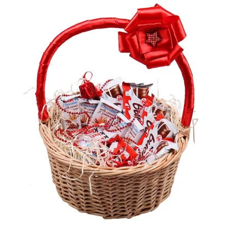 Корзина со сладостями "Киндер"