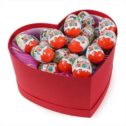 Корзина со сладостями "Киндер Сюрприз"