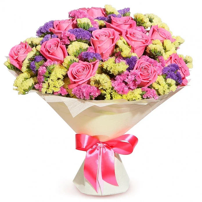 Букет из розовых роз и статицы